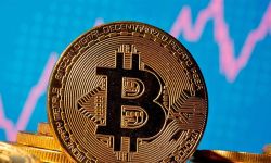 البيتكوين يتخطى حاجز 121 ألف دولار